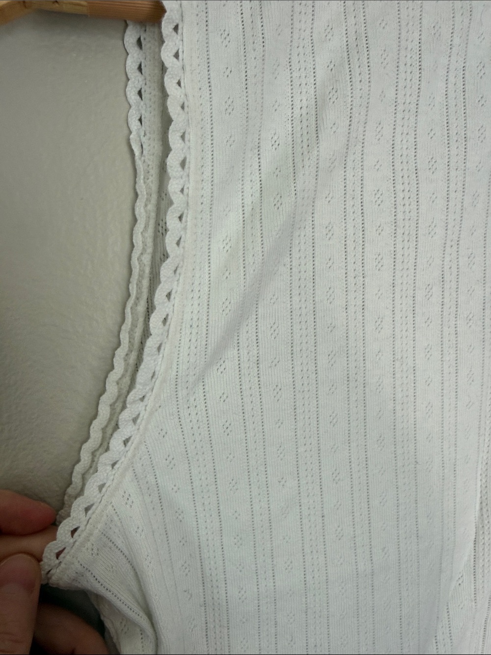 GAP Cream Ribbed Sleeveless tank with Scalloped Trim large - Picture 5 of 5